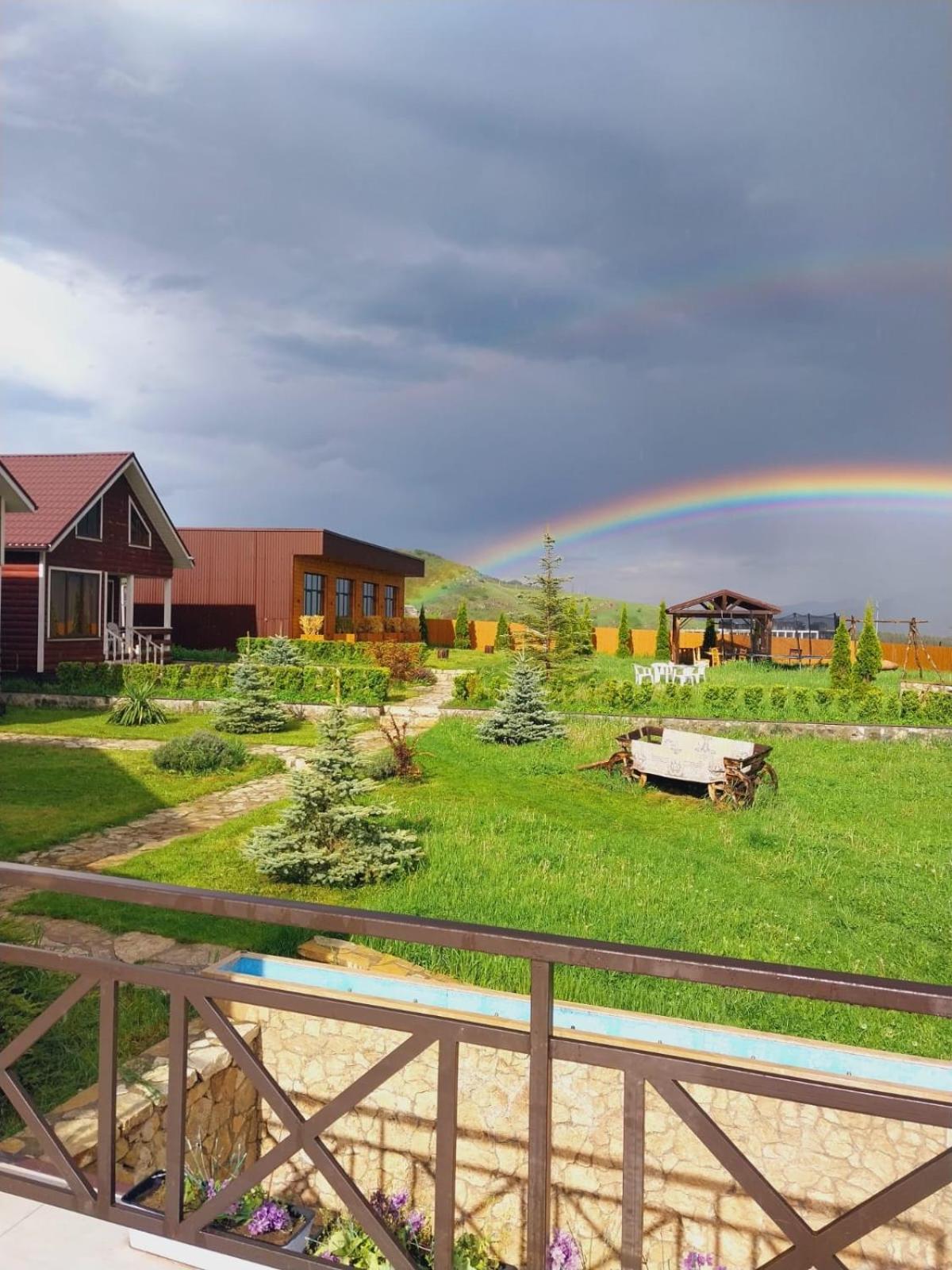Cottage Chalet And Tours ディリジャン エクステリア 写真